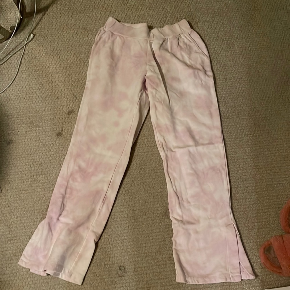 525 flare tie dye pants. Matching top available!